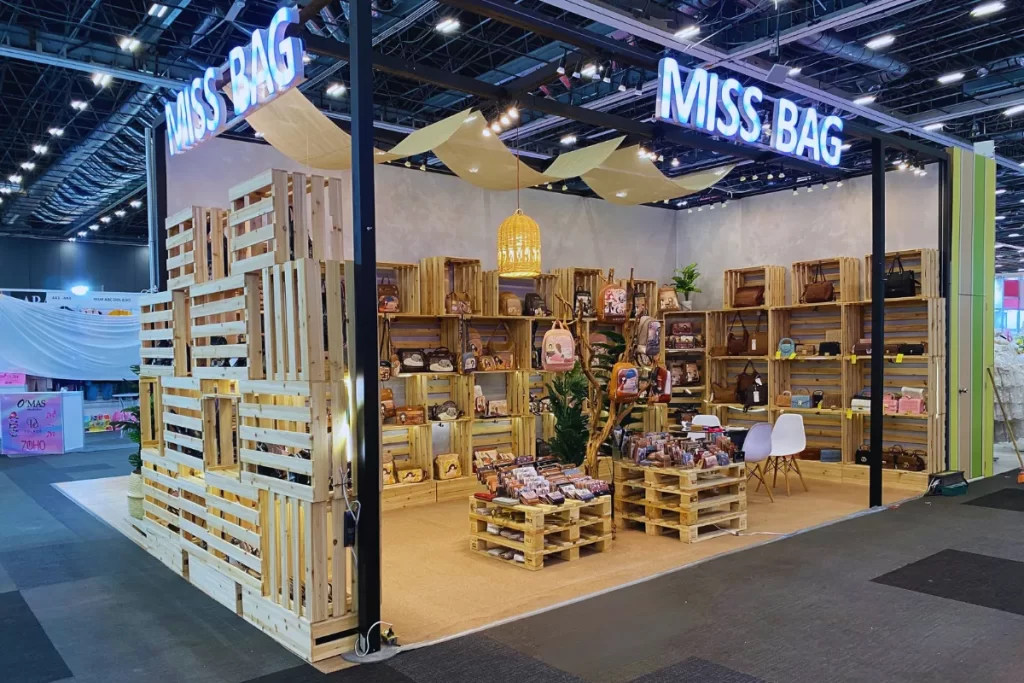 Stand Híbrido Casos de Éxito en Intermoda 2025 Wrangler & Miss Bag